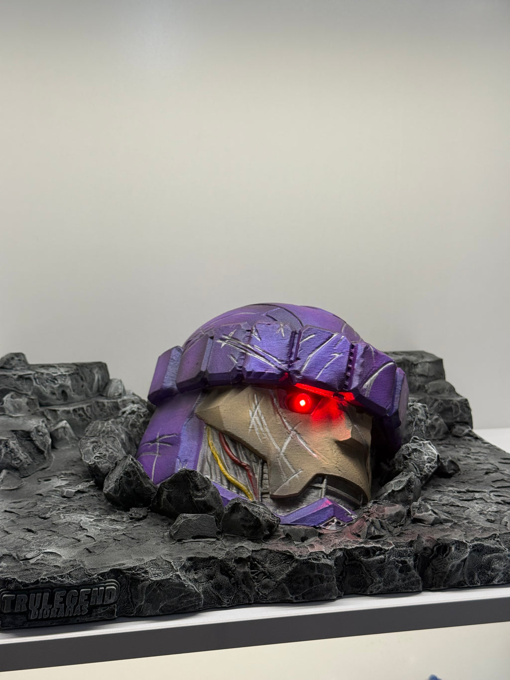Ruined/Destroyed Sentinel Head Diorama