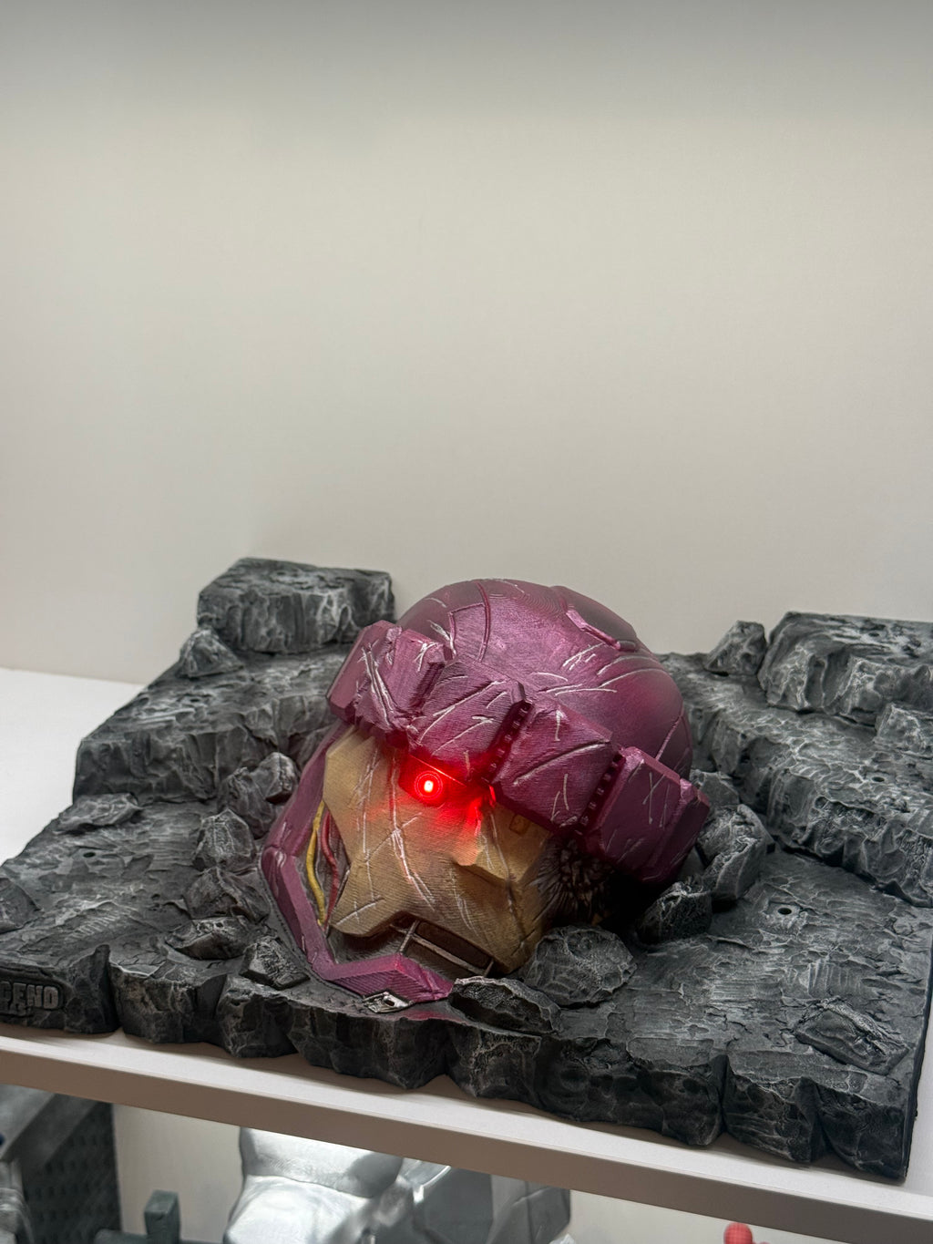 Ruined/Destroyed Sentinel Head Diorama
