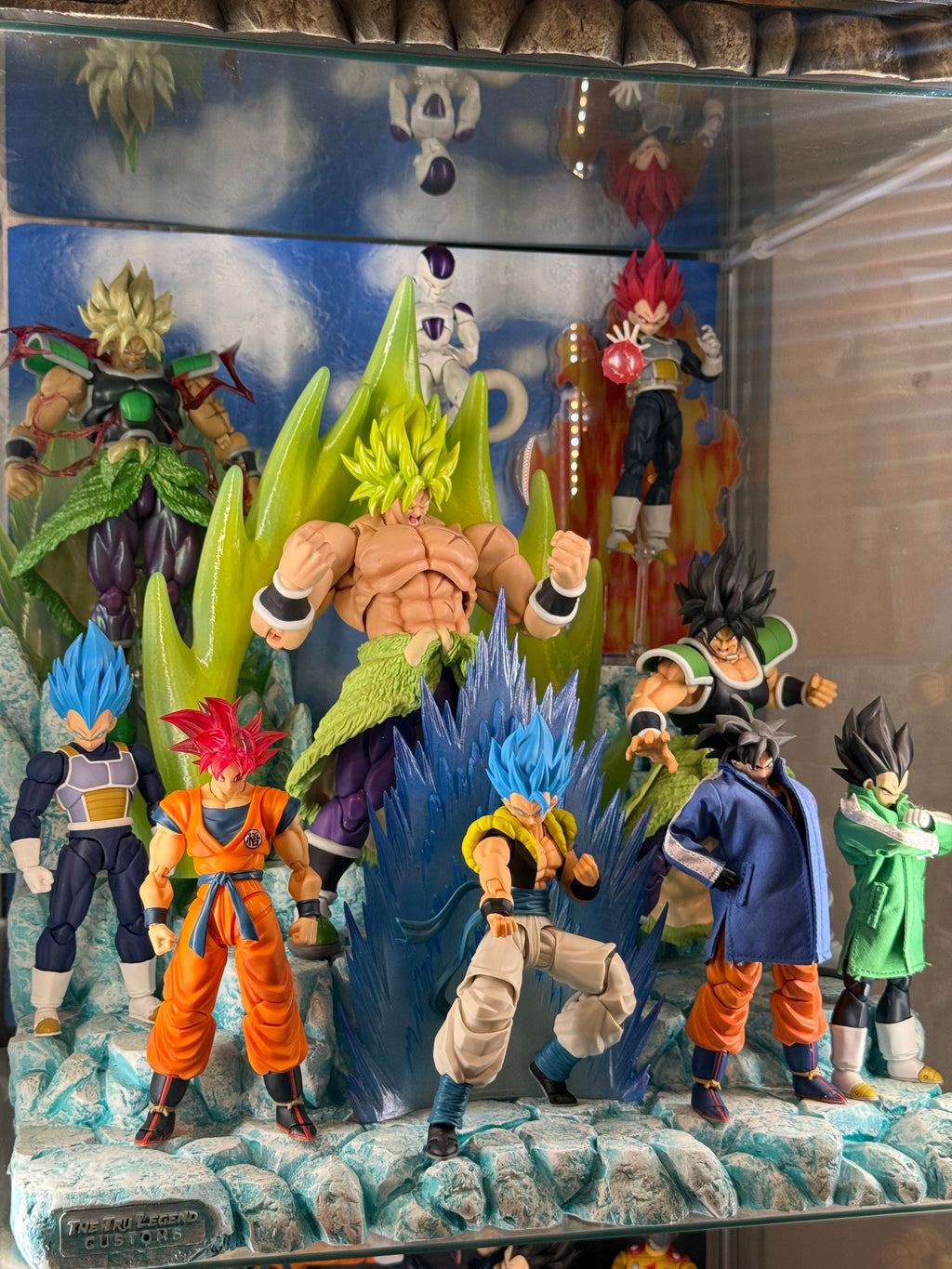 Ice DLX Diorama (With Backdrop & Aura)