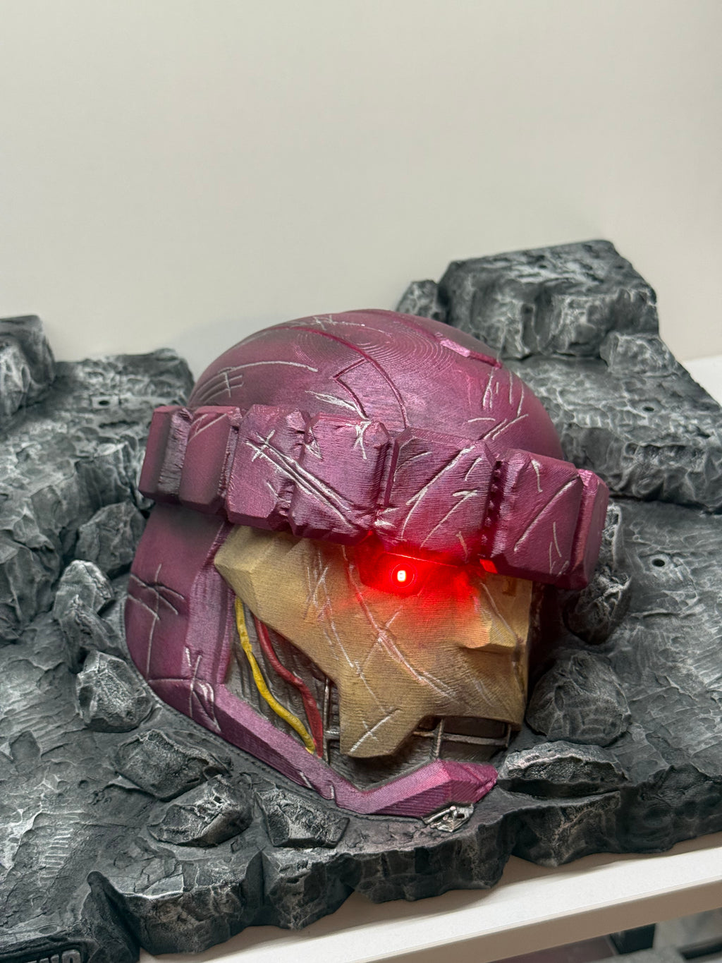 Ruined/Destroyed Sentinel Head Diorama