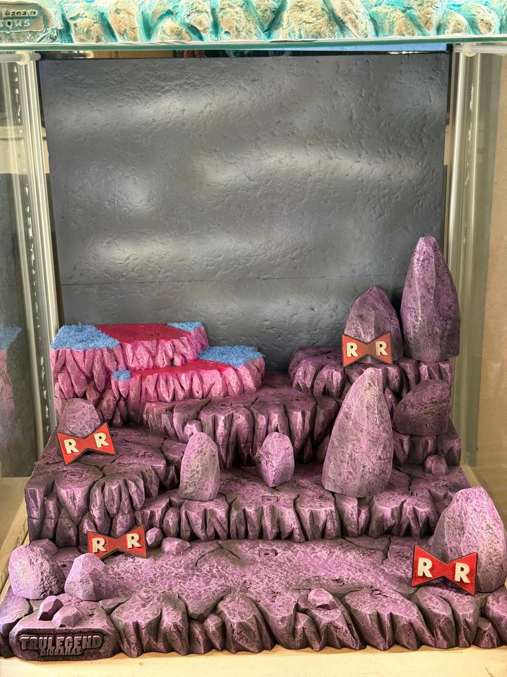 DBS Superhero DLX Diorama (With Backdrop)