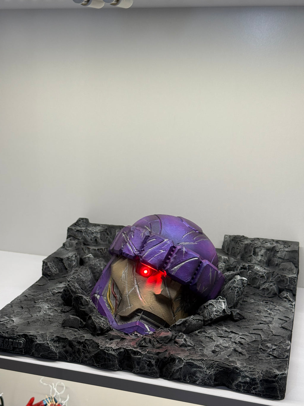 Ruined/Destroyed Sentinel Head Diorama