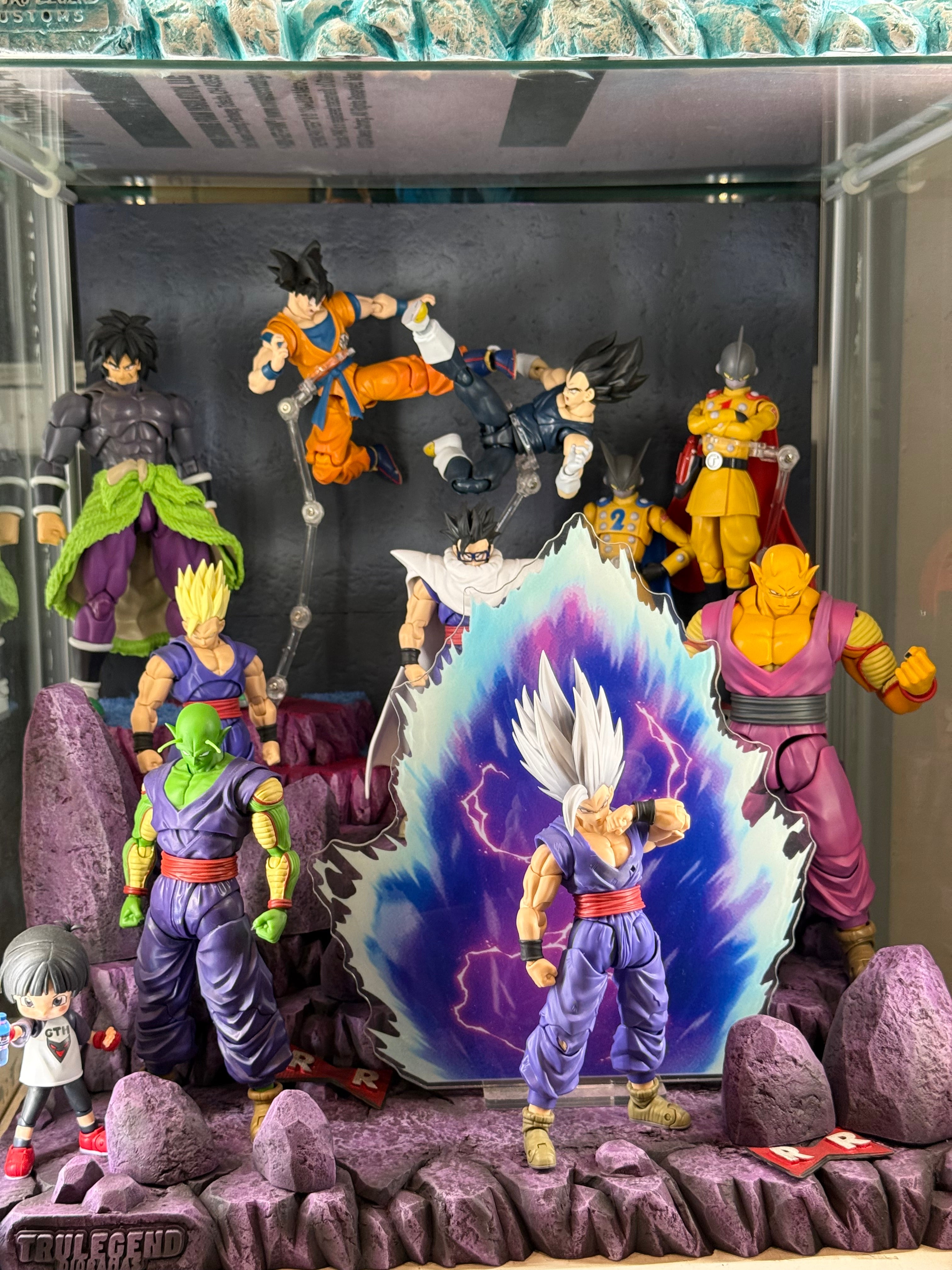 DBS Superhero DLX Diorama (With Backdrop)