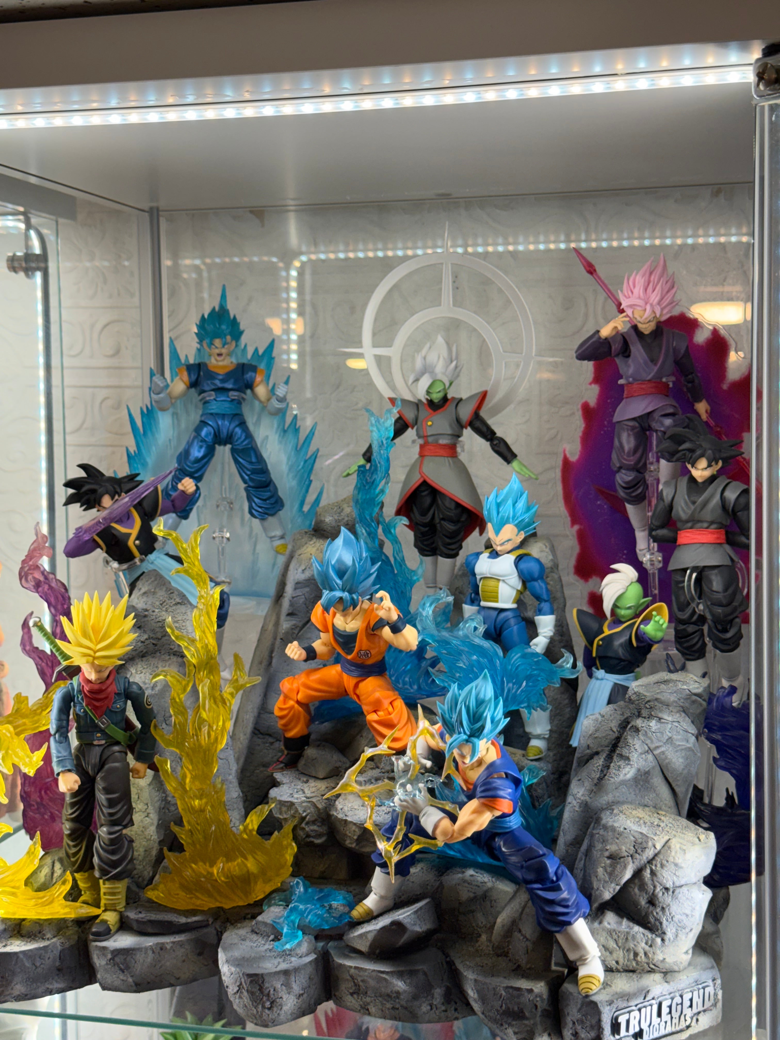 Ruined city landscape diorama Large version