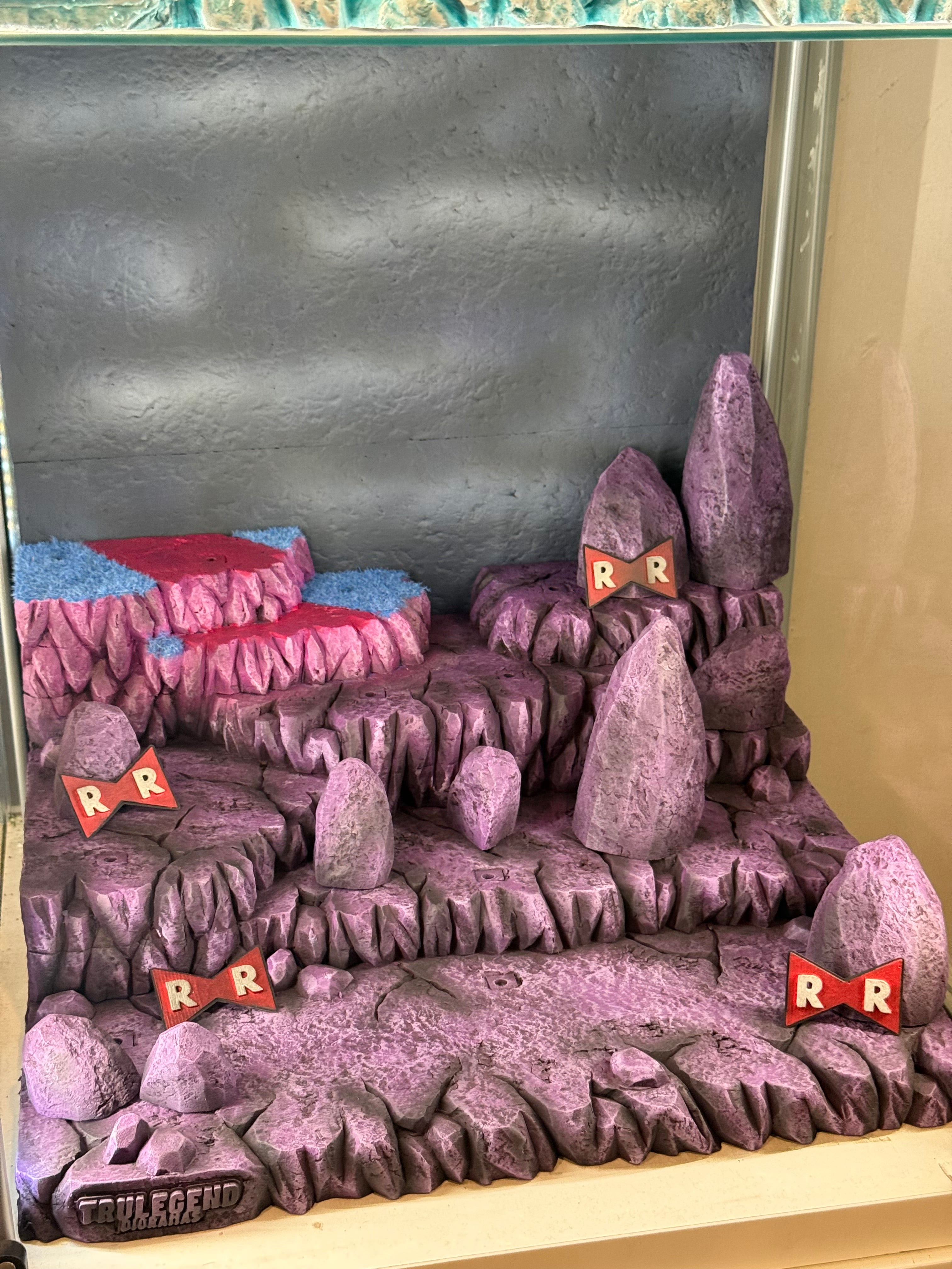DBS Superhero DLX Diorama (With Backdrop)