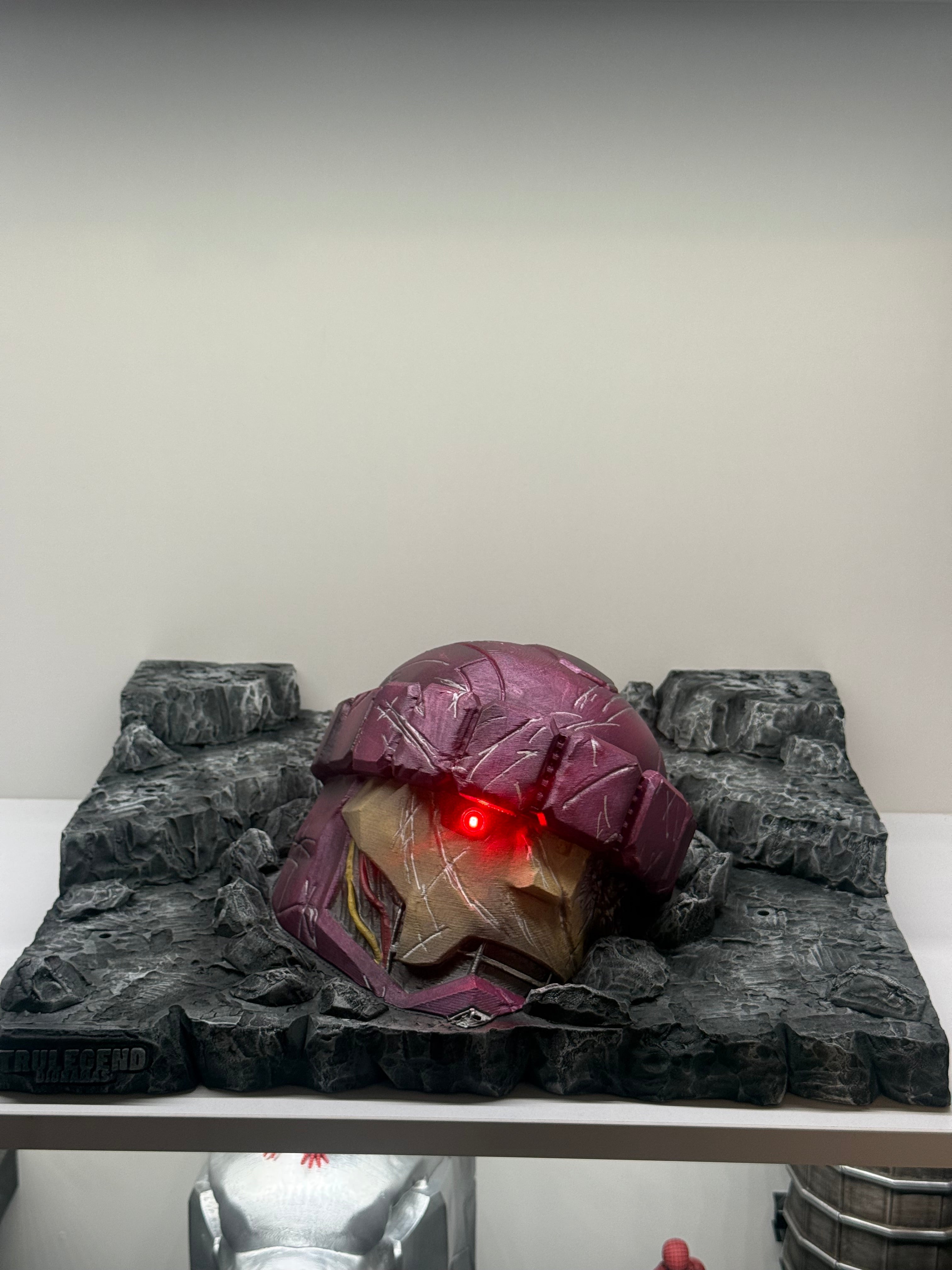 Ruined/Destroyed Sentinel Head Diorama